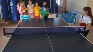Обучение точки удара игры слева в настольном теннисе на начальном этапе подготовки