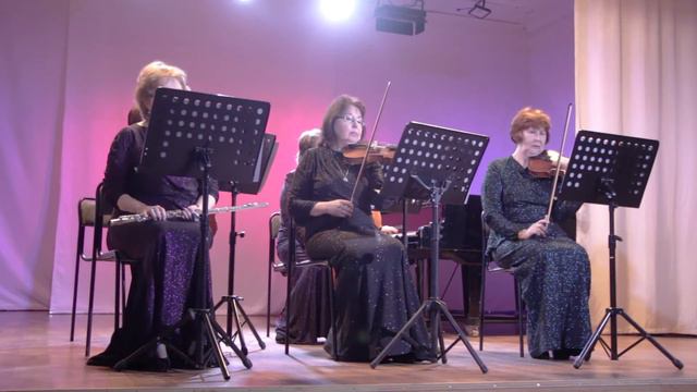 01 В Моцарт, Менуэт, исп Инструментальный ансамбль Менуэт смотреть онлайн