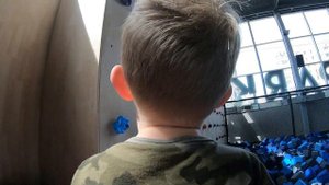 Короче говоря, 24 ЧАСА на БАТУТАХ! Марка и Чебурека ЗАКРЫЛИ в развлекательном ЦЕНТРЕ