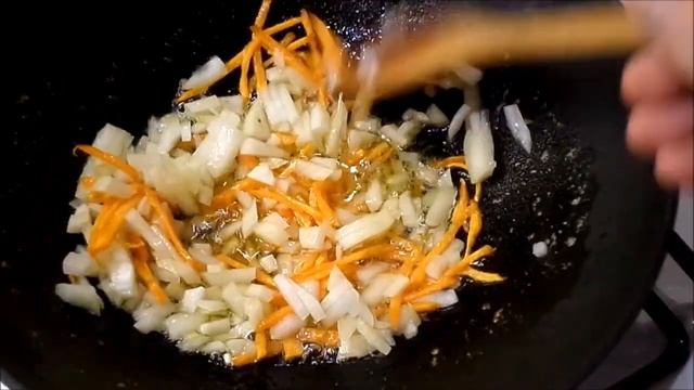 Лапша вок с курицей. Рецепт для сковороды вок.