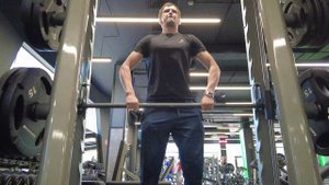 тяга штанги на среднюю дельту