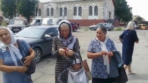 Жители Лисичанска радостно встретили российских военных и силы народной милиции