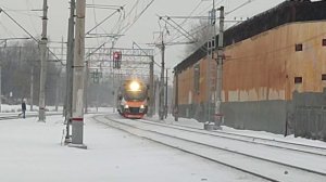 Электропоезда ЭП2Д-0214 и ЭД4М-0478 "РЭКС" на станции МЦД Косино (Последний день осени)