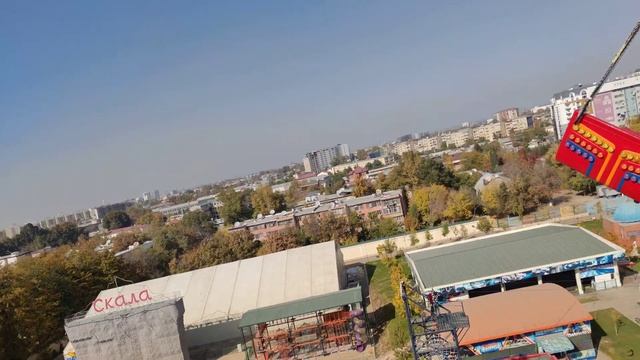 Самый высокий аттракцион в парке "Анхор-Локомотив", Небоскреб. Смотрите с разрешением 8К. смотреть онлайн