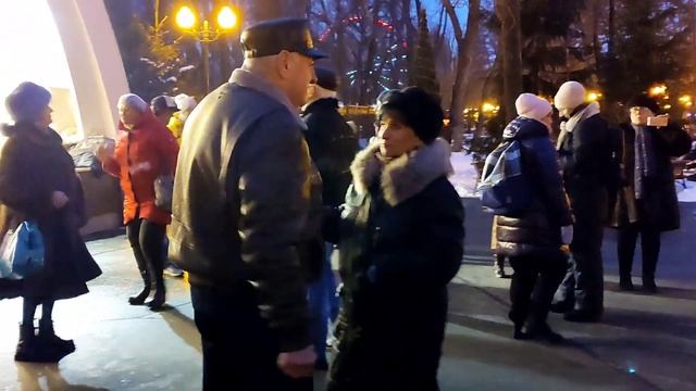 ЖУРАВЛИ, ЖУРАВЛИ, ЖУРАВЛИ УЛЕТАЮТ!??❄️/ТАНЦЫ В ПАРКЕ ГОРЬКОГО ХАРЬКОВ ФЕВРАЛЬ 2022 смотреть онлайн