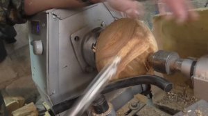 Как выточит Дубовую тарелку поперек волокон часть первая!