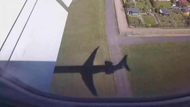 Landing at Poznań Airport. Lądowanie bez mgły na lotnisku Poznań Ławica. смотреть онлайн
