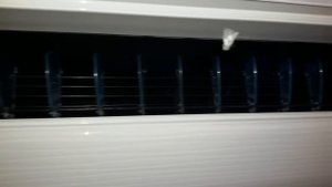 Samsung air conditioner Работа  горизонтальных жалюзи кондиционера крупным планом Samsung AR09HSSF