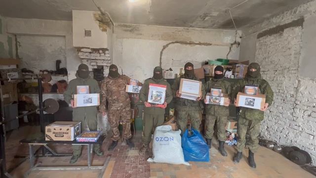 Нашим героям привезли подарочки! Всем огромная благодарность кто участвовал в сборе! #своихнебросаем смотреть онлайн