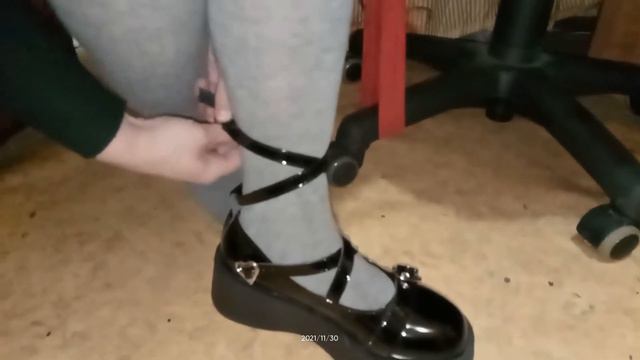 Ноги как у малолетки. Купили туфли жене смотреть онлайн