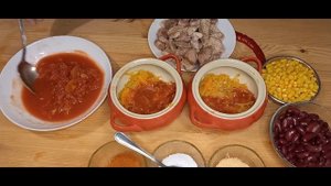 Горшочки с фасолью и мясом в духове. Блюдо в мексиканском стиле. Остро и вкусно!