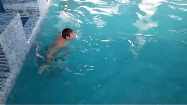 Сколько метров Вы можете проплыть под водой и сколько секунд продержаться? смотреть онлайн