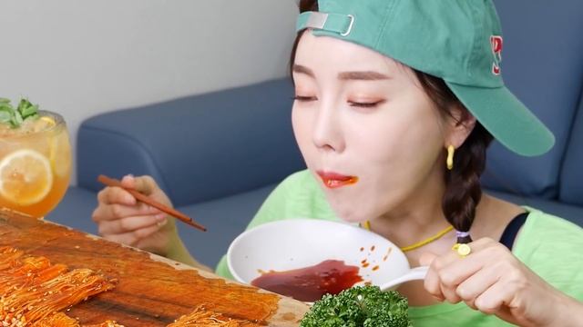 [Mukbang ASMR] 핵매운? 불닭 팽이버섯 먹방! SPICY ENOKI MUSHROOMS (RECIPE) FIRE Buldak SAUCE Eatingshow Ssoyoun