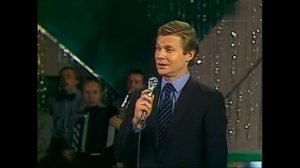 Песня о дружбе. Исполняет Виталий Соломин