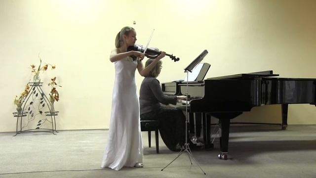 Анастасия Сергеева - В.А.Моцарт Соната k.301 g-dur І ч.