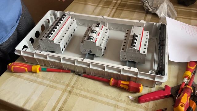 Собери себе электрощит для своего деревянного дома! смотреть онлайн