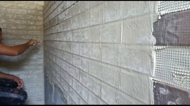 Гибкий кирпич на фасаде и отделка арочных проемов архитектурными элементами. смотреть онлайн