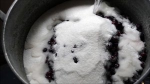 Рецепт на зиму: варенье из вишни с косточками. Закрываю сразу в виде варенья, компота и сиропа!