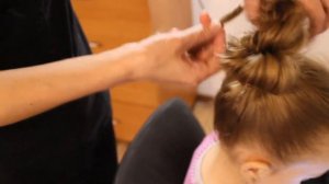 Шишка с фонтанчиком. Прическа для гимнастики и танцев.