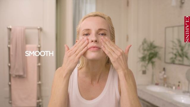 How to apply a face mask | Clarins смотреть онлайн