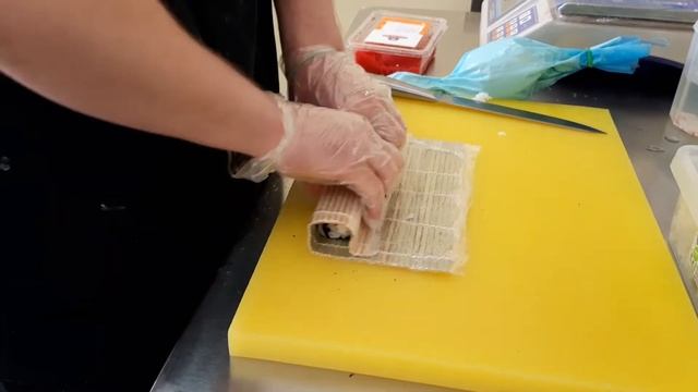 Крутим роллы с целым листом нори !!! смотреть онлайн