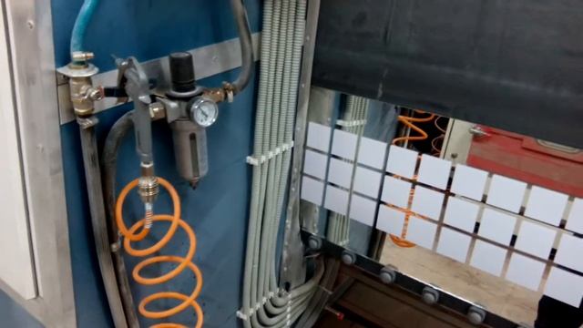 Пескоструйная камера с новыми модифицированными пескоструйными пистолетами