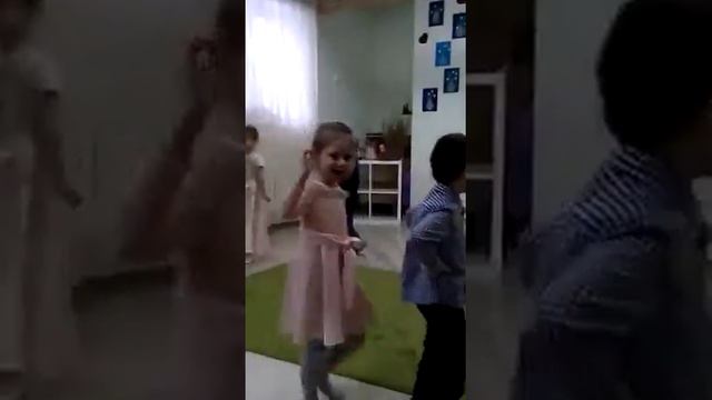 Вульгарные танцы воспитательницы детского сада смотреть онлайн