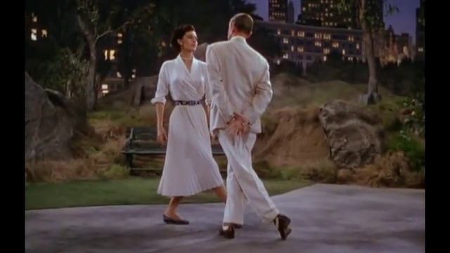 Tous en scène "Dancing in the dark" смотреть онлайн