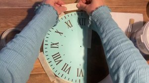 Настенные часы с трафаретным узором - коричневые часы с белым узором - деревенский стиль