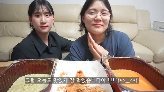 SUB)먹방브이로그)불닭볶음면+콘치즈,타코야끼,BBQ핫황금올리브치킨,삼첩분식바질크림,마라로제떡볶이,아귀찜,라멘,도넛,딸기케이크,훕훕베이글,엄마생신상차리기MUKBANG폭식VLOG