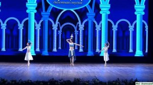 Ксения Белова, Мария Будкина, Мария Терёшкина. Танец с кувшином из балета Л. Минкуса «Баядерка»