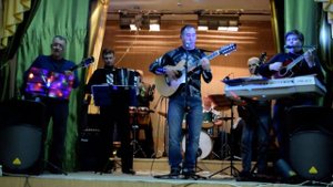 Пой, моя гитара, пой. Исполняет ансамбль "Настроение"(г.Михайловка).