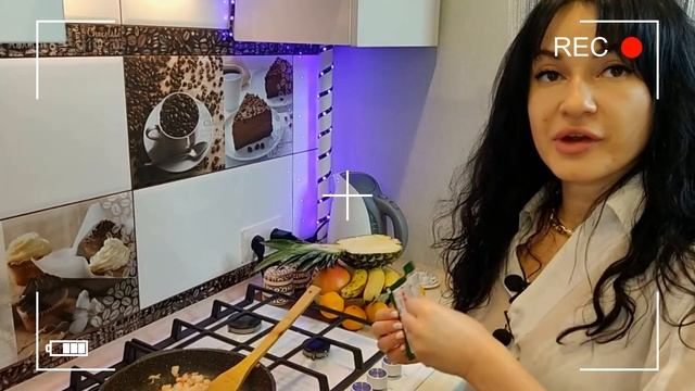к НОВОГОДНЕМУ СТОЛУ САЛАТ с КРЕВЕТКАМИ в АНАНАСЕ! Лучший рецепт к празднику!