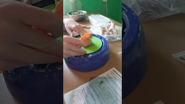 Развлекаемся. Купили дешёвый гончарный круг. Тестируем его и себя))