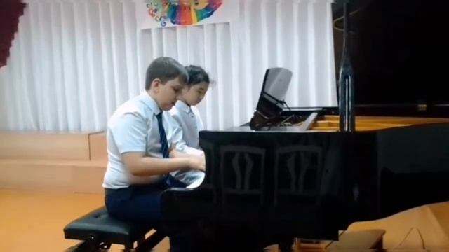 Ансамбаль "Романс и Итальянская полька" Гаспарян Богдан и Чугирова Дарина, 4 класс смотреть онлайн