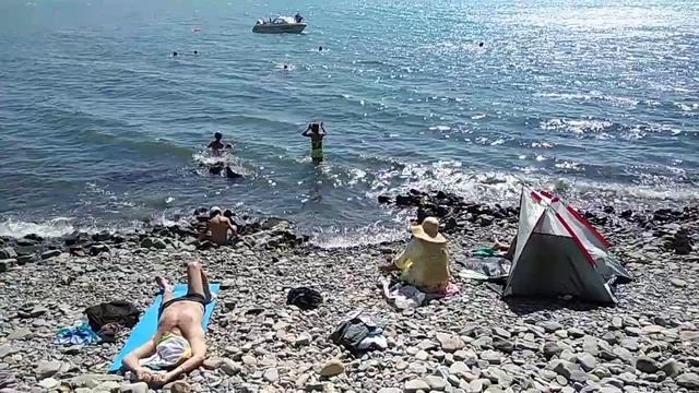 Анапа видео июль 2022 пляж под спуском 330 ступенек к морю смотреть онлайн