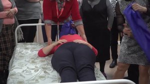 Школа ухода. Практикум.  Основы позиционирования и перемещения тяжелобольных людей.