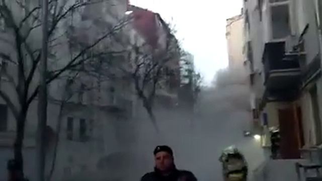 Обрушение исторического здания в центре Москвы смотреть онлайн