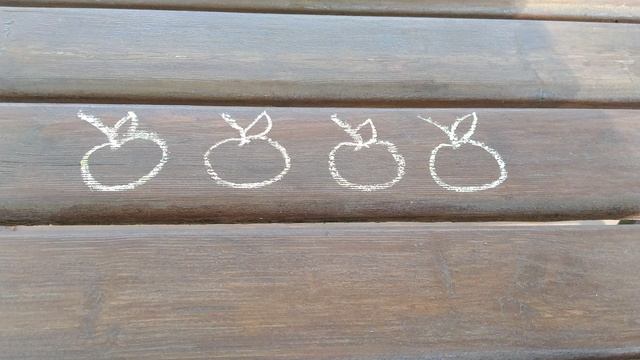 Как решать примеры, используя цветные мелки и распрыскиватель для воды?