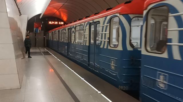 "Очень медленно". Электропоезд Номерной отправляется со станции Петровско-Разумовская