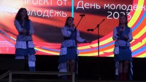 песня *Под гармошку голосистую*