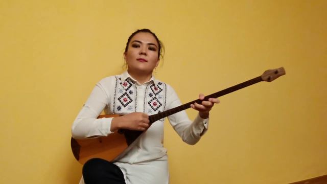 Домбыра, Арнагуль Кумашева, смуглянка на домбре