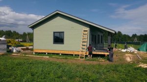 Отделка фасадов каркасного дома. Отделка цоколя панелями и подготовка к заливке отмостки.