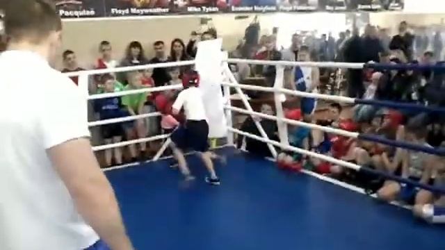 Чемпионат г.Ярцево по боксу. Метельский Никита - Ковалев Филипп. смотреть онлайн