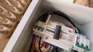 Подключение частного дома к электрическим сетям / самодельные опоры / вводной щит