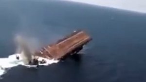 Просто взял и утонул . Тонущий авианосец идет на дно .
