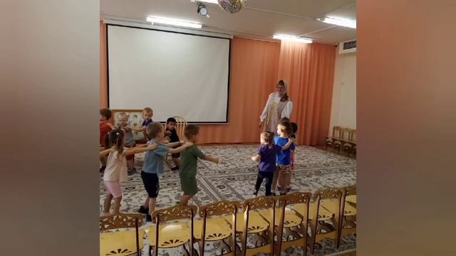 27 октября 2022 года в средних группах №10 и №14 состоялось развлечение "Путешествие по сказкам" смотреть онлайн