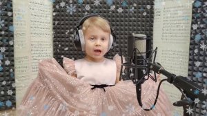 ЗИМУШКА ХРУСТАЛЬНАЯ, исп. Кирикович Настя