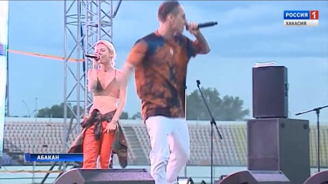 Накануне Больше двух тысяч выпускников со всей Хакасии съехались в Абакан. 27.06.2017 смотреть онлайн