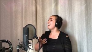 КЛАССНАЯ ПЕСНЯ!!! Девушка поёт до слёз под гитару.